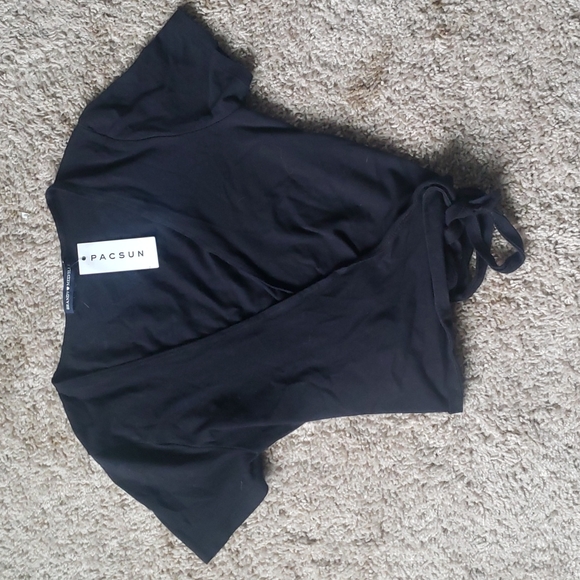 NWT Brandy Melville Black Rae Short Sleeve Wrap Crop Top - Picture 4 of 8